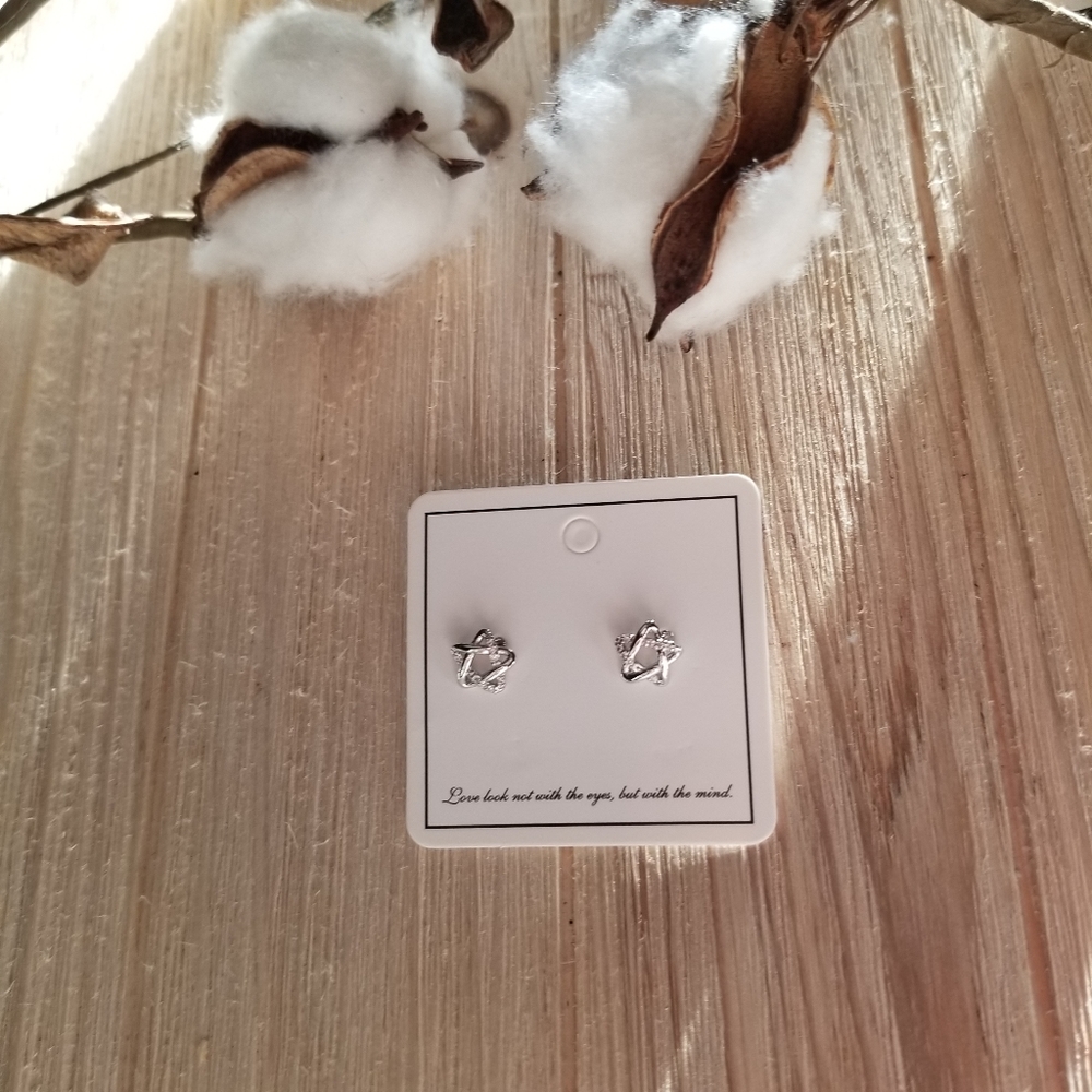 ⭐⭐Beautiful dainty Sterling Silver star studs⭐⭐ - Picture 7 of 7